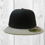 Gorra negra y gris